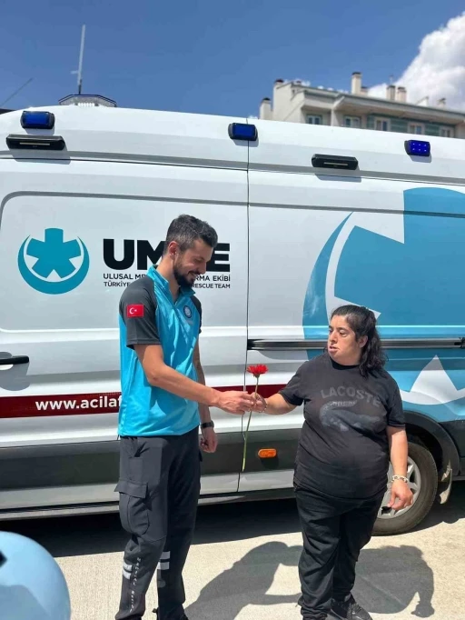 Otizmli çocuklar UMKE gönüllüleri ile buluştu
