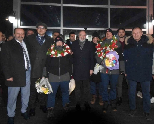 Otizmli İkiz Milli Kayak&ccedil;ılara Erzurum&rsquo;da coşkulu karşılama
