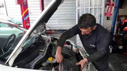 Oto bakım ustaları uyarıyor: &quot;Araçların yaz bakımı ihmal edilmemeli&quot;
