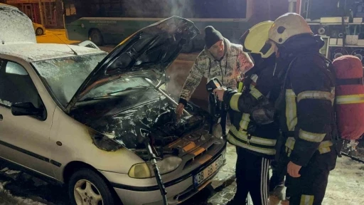 Oto tamircisinden yeni &ccedil;ıkardığı otomobili alev aldı
