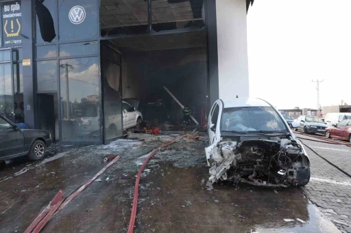 Oto tamirhanesinde yangın: 5 kişi dumandan etkilendi
