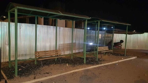 Otobüs durağının camlarını kıran şahıs tutuklandı
