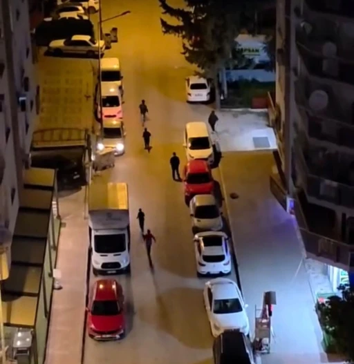 Otob&uuml;se turun&ccedil; fırlattılar
