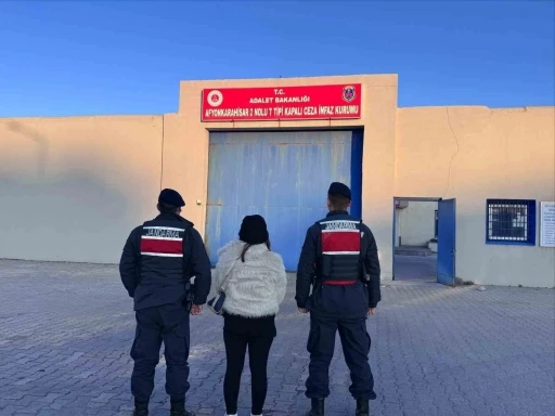 Otob&uuml;ste seyahat eden şahıs 8 bin 190 adet uyuşturucu hapla yakalandı

