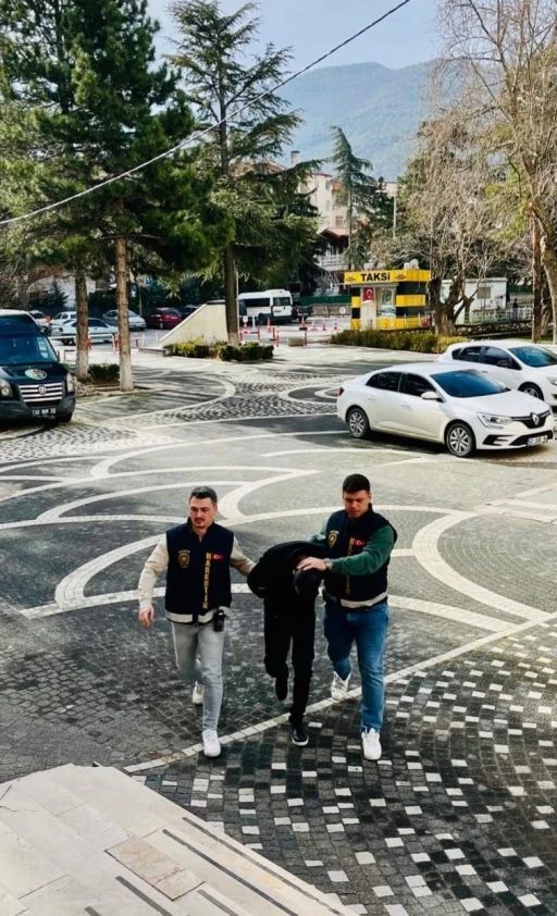 Otob&uuml;ste uyuşturucu operasyonu: 700 hap ele ge&ccedil;irildi
