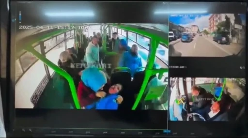 Otobüste yürekleri ağza getiren anlar: &quot;Ömer, ne oldu?&quot;
