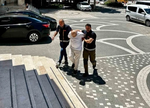 Otob&uuml;steki yolcudan 5 bin uyuşturucu hap &ccedil;ıktı
