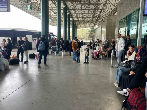 Otogarda bayram tatili hareketliliği

