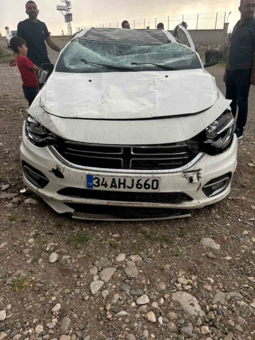 Otomobil 3 metre yükseklikteki köprüden uçtu: 3 yaralı
