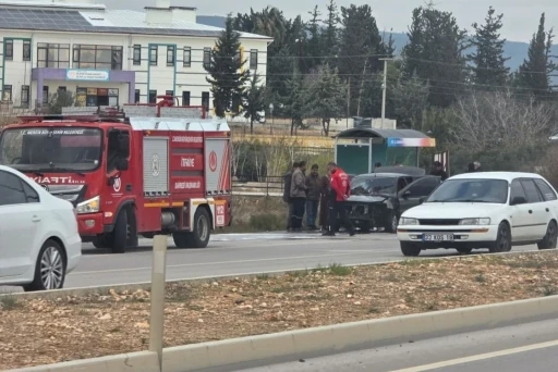 Otomobil alev alev yandı
