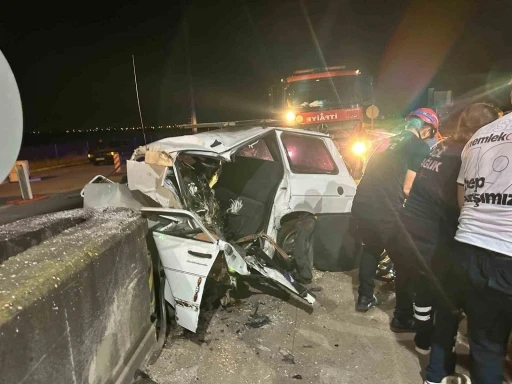 Otomobil beton bariyerlere &ccedil;arptı: 1 &ouml;l&uuml;
