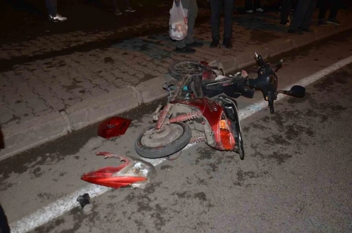 Otomobil elektrikli bisiklete çarptı: 1 ölü, 1 yaralı
