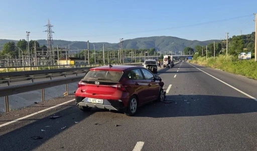 Otomobil hafif ticari araca arkadan &ccedil;arptı, 1 kişi yaralandı
