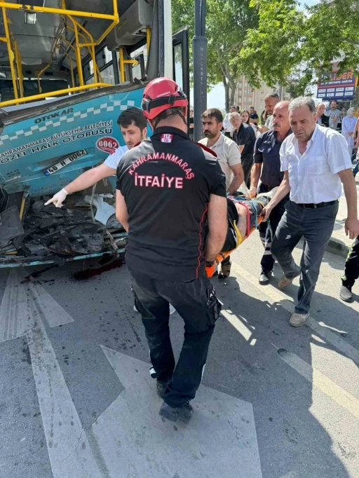 Otomobil halk otobüsüne çarpmıştı: Genç kadın hayatını kaybetti
