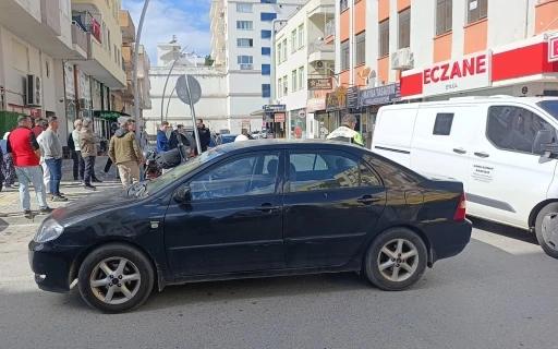 Otomobil ile &ccedil;arpışan motosikletli metrelerce savruldu
