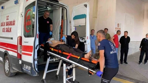 Otomobil ile hafif ticari ara&ccedil; &ccedil;arpıştı: 6 yaralı
