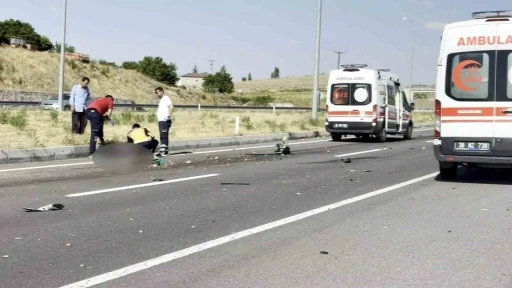 Otomobil ile motosiklet &ccedil;arpıştı: 1 &ouml;l&uuml;, 1 yaralı
