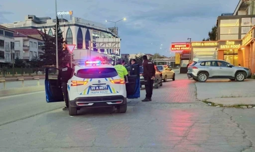 Otomobil ile motosiklet &ccedil;arpıştı: 1 yaralı

