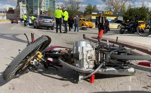 Otomobil ile motosiklet çarpıştı: 1 yaralı