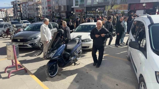 Otomobil ile motosiklet çarpıştı: 2 yaralı
