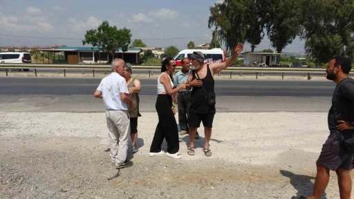 Otomobil ile motosiklet &ccedil;arpıştı, g&ouml;rg&uuml; tanığı ile s&uuml;r&uuml;c&uuml; kazayı tartıştı
