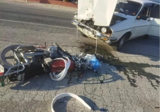 Otomobil ile motosiklet çarpıştı: &quot; yaralı
