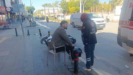 Otomobil ile motosikletin &ccedil;arpıştığı kazada 1 kişi yaralandı
