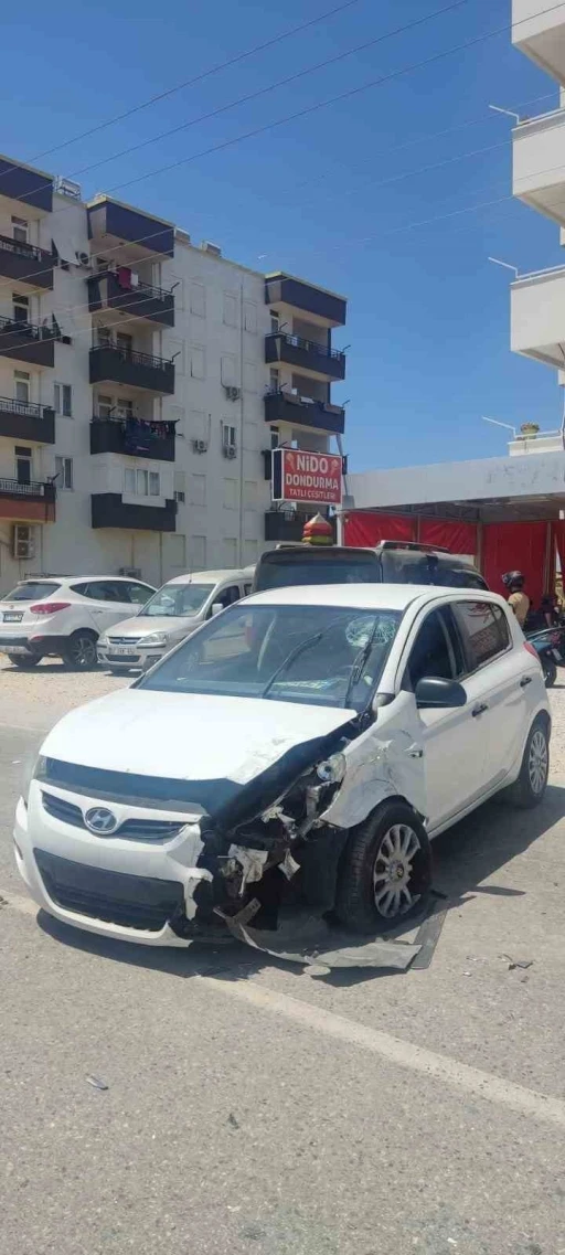 Otomobil ile ticari araç çarpıştı: 1 yaralı
