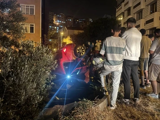 Otomobil kömürlüğe düştü, sürücü hafif yaralandı
