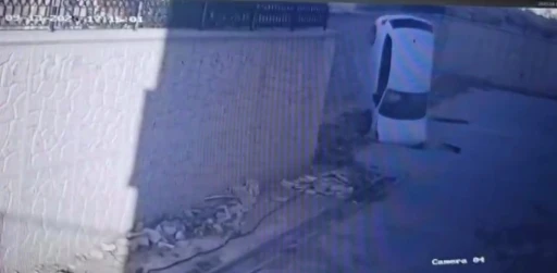 Otomobil, metrelerce yükseklikten yere çakıldı: 1 yaralı
