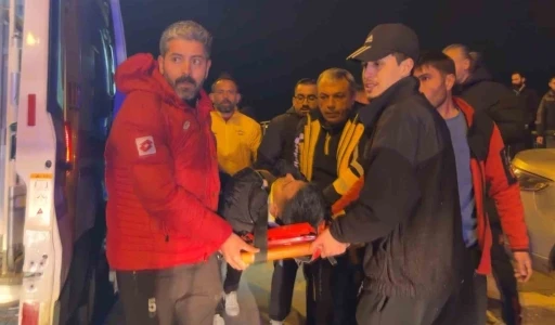 Otomobil &ouml;nce direğe sonra duvara &ccedil;arptı: 1 yaralı
