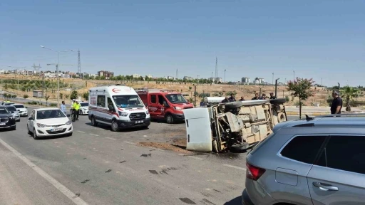 Otomobil ref&uuml;je &ccedil;arparak takla attı: 1 yaralı
