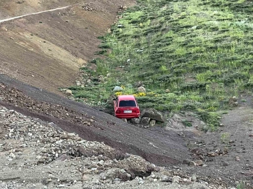 Otomobil şarampole yuvarlandı: 2’si çocuk 7 yaralı
