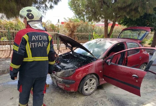 Otomobil seyir halindeyken dumanlar yükseldi
