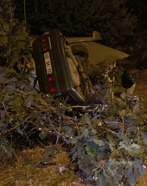 Otomobil takla atıp, eve çarptı sürücü öldü
