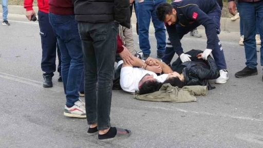 Otomobil ters döndü, iki yaralı el ele tutuşup bekledi

