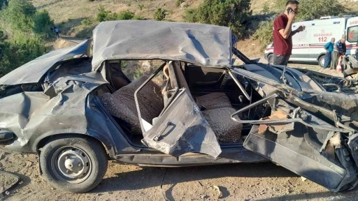 Otomobil uçuruma yuvarlandı: 1 ölü, 7 yaralı
