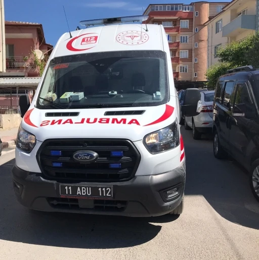 Otomobil yayanın ayağının üzerinden geçti
