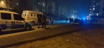 Otomobilden t&uuml;fekle ateş a&ccedil;ıldı, evinin &ouml;n&uuml;ndeki &ccedil;ocuk yaralandı
