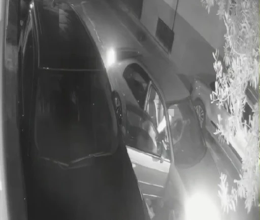 Otomobilden yol kenarına atılan kadının yardım &ccedil;ığlıkları
