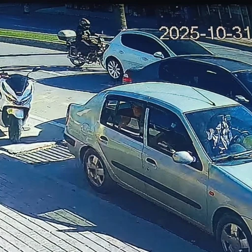 Otomobile arkadan çarpan motosiklet sürücüsü yaralandı