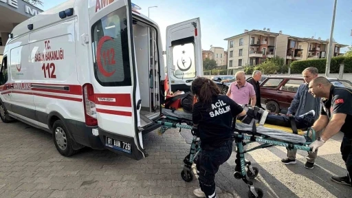 Otomobile &ccedil;arpmamak i&ccedil;in manevra yapınca bisikletten d&uuml;şt&uuml;
