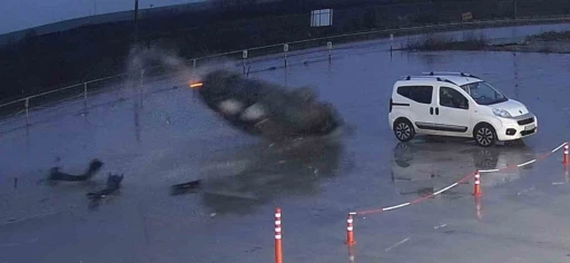 Otomobilin 60 metre boyunca defalarca takla attığı kaza kamerada
