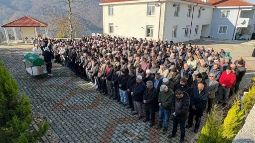 Otomobilin &ccedil;arpması neticesinde hayatını kaybeden şahıs defnedildi
