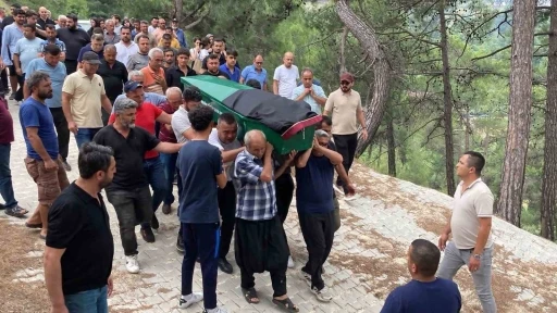 Otomobilin &ccedil;arptığı avukat, c&uuml;bbesi ile son yolculuğuna uğurlandı
