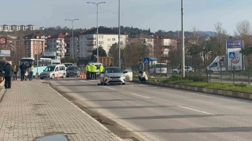 Otomobilin çarptığı kadın ağır yaralandı
