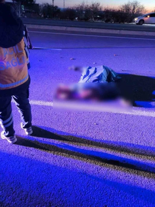 Otomobilin &ccedil;arptığı kadın hayatını kaybetti
