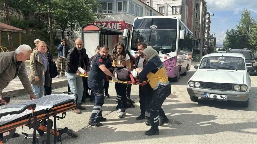 Otomobilin &ccedil;arptığı kadın yaralandı

