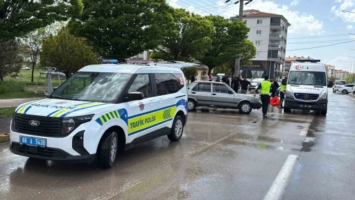 Otomobilin &ccedil;arptığı yaşlı kadın ağır yaralandı
