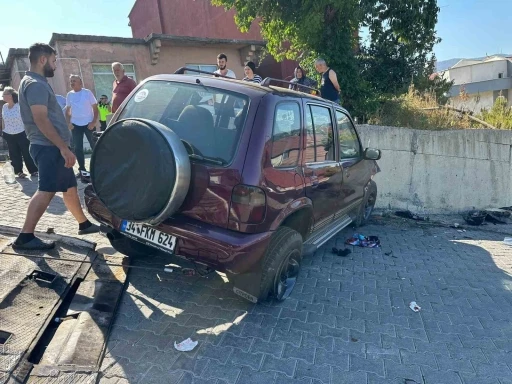 Otomobilin freni boşaldı, iki araca çarptı; 4 yaralı

